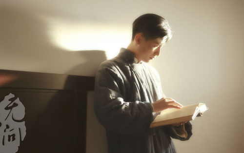 只問(wèn)敢勇，無(wú)問(wèn)西東