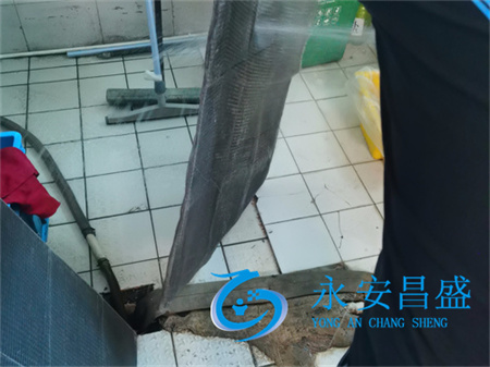 維護企業(yè)室內(nèi)空氣質(zhì)量 定期清洗中央空調(diào)通風管道 確保空氣常新